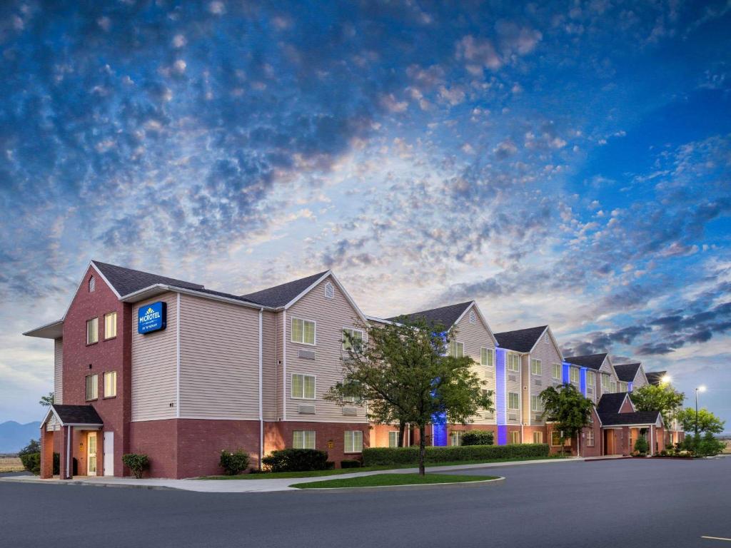 Microtel Inn & Suites by Wyndham Salt Lake City Airport Main image 1